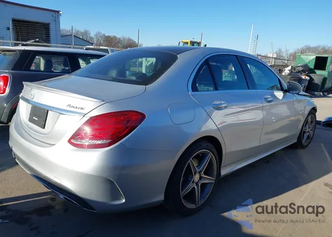 2016 Mercedes-Benz C 300 Sport 4Matic z USA, uszkodzony, nr VIN 55SWF4KB5GU177975